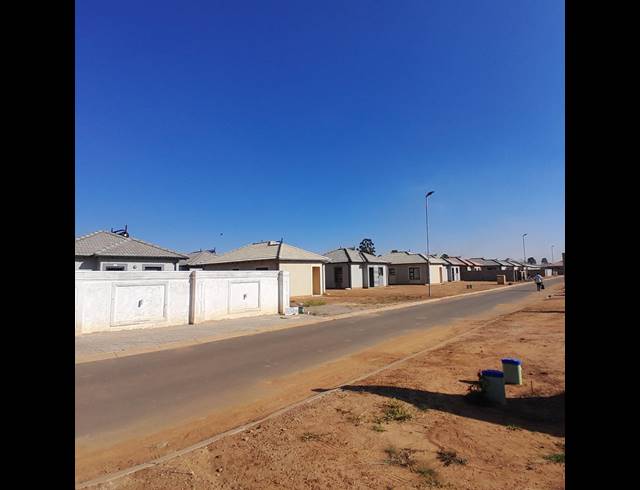 2 BEDROOM FREEHOLD FOR SALE IN NEW MODDER